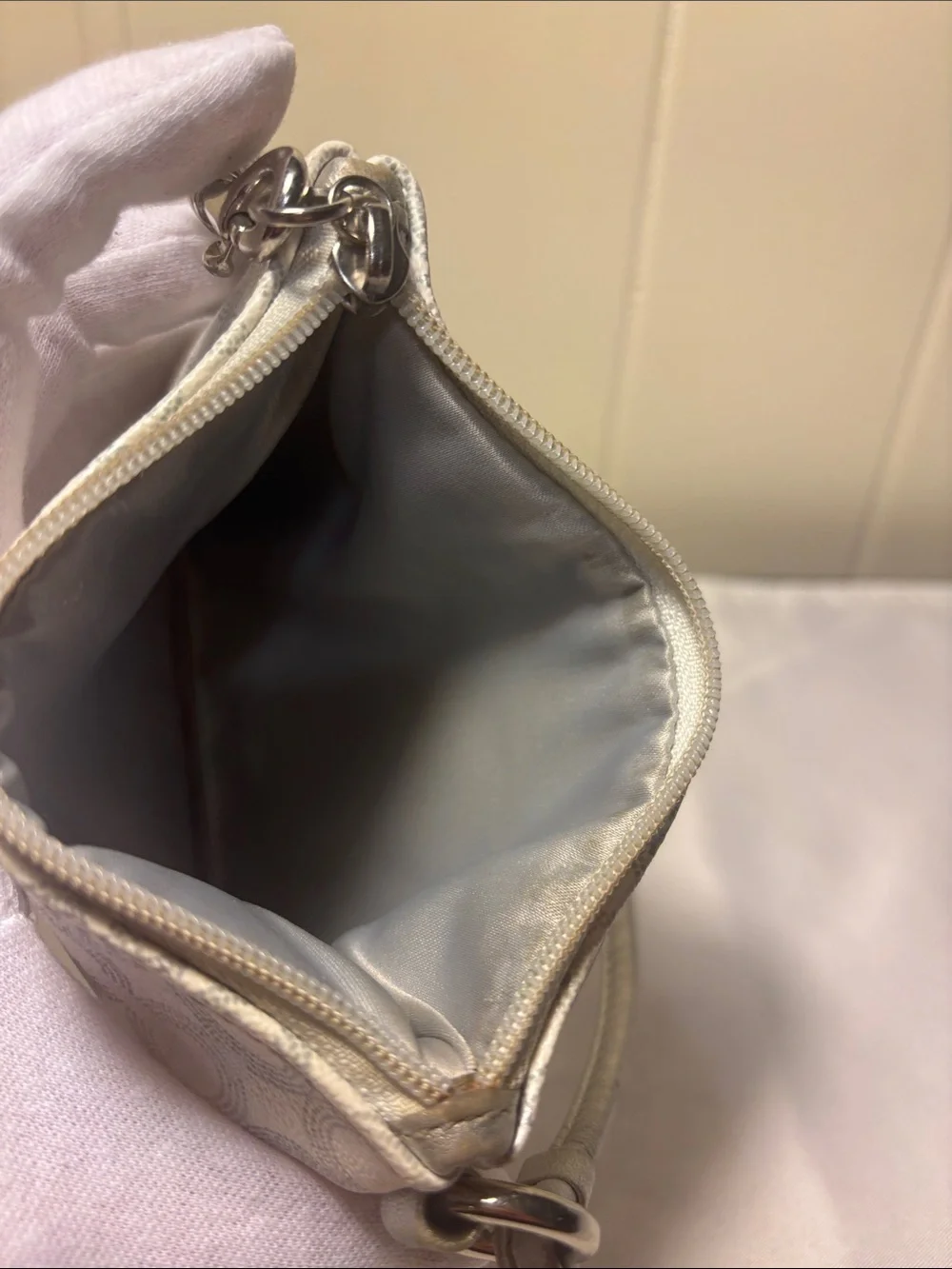 EUC Coach Waverly Signature Op Art Star Print Wristlet